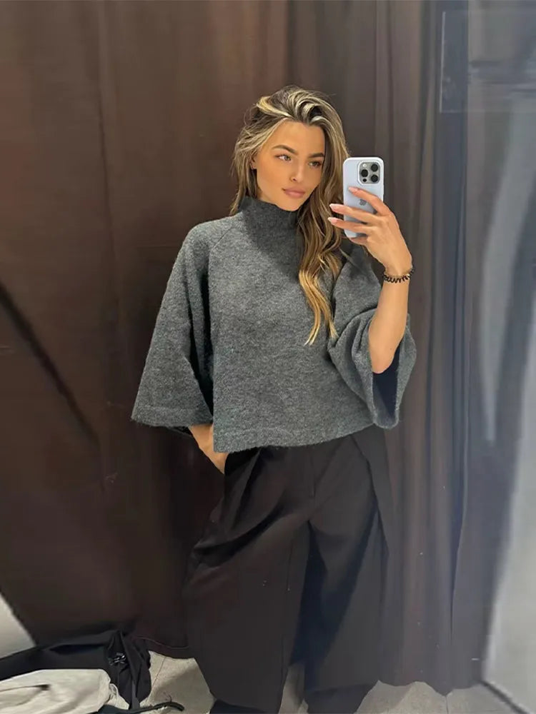 Rollkragenpullover Thea – Glockenärmel im Cropped-Look