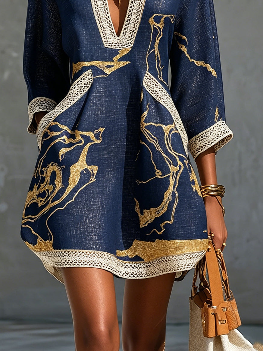 Cosette | Mini-Häkelkleid in Marineblau mit Goldmotiven und V-Ausschnitt