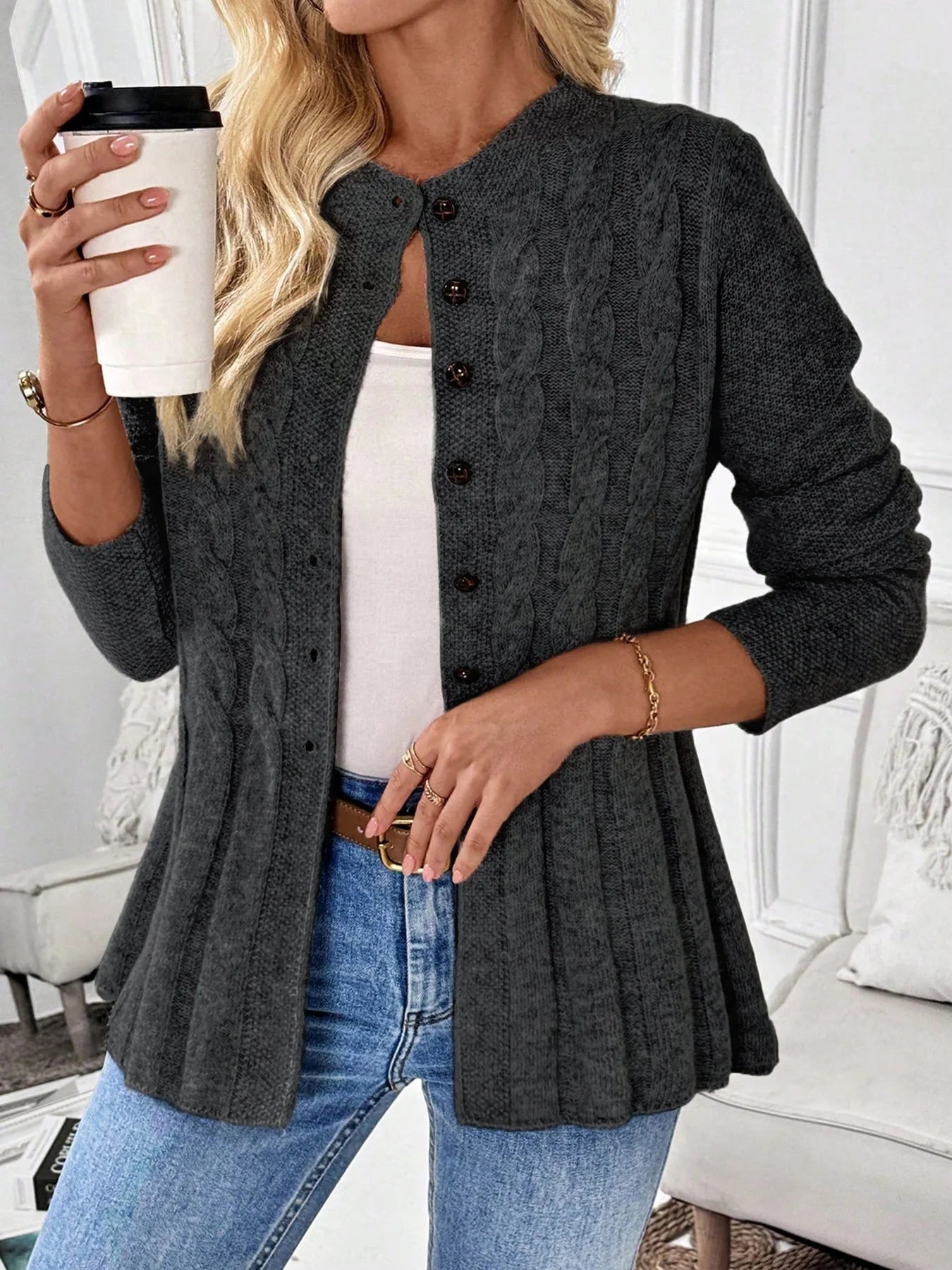 Strickjacke Mila – Cardigan mit Schößchen