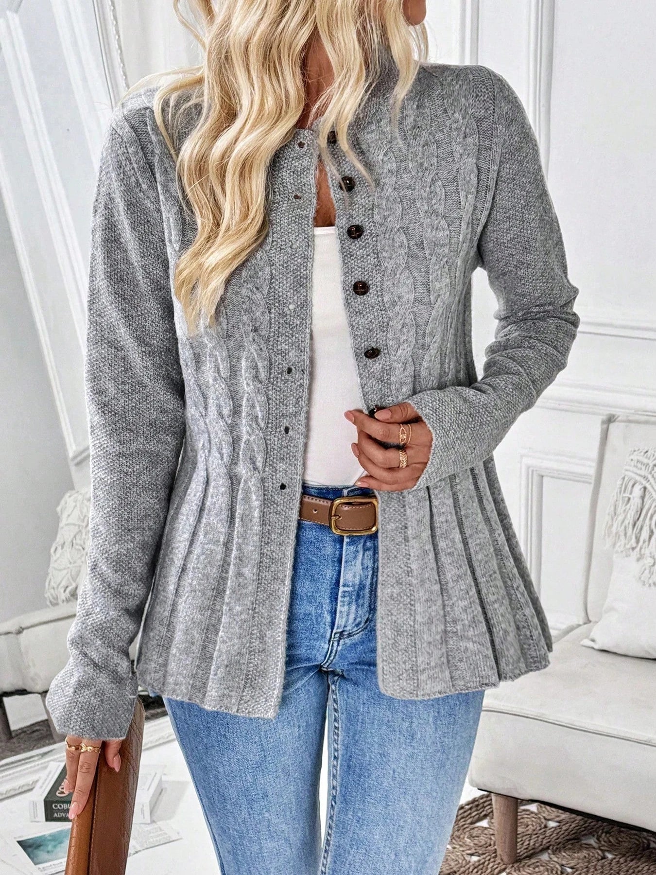 Strickjacke Mila – Cardigan mit Schößchen