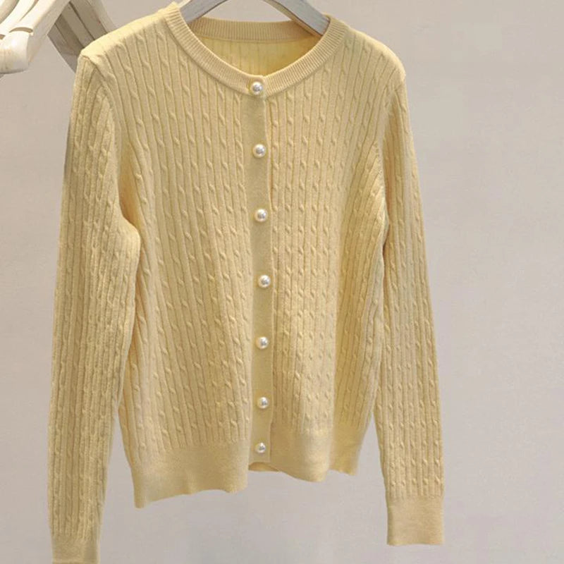Feinstrick-Cardigan Pia – Zopfmuster mit Knopfleiste