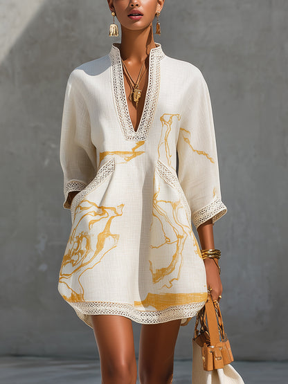 Aliénor | Elfenbeinfarbenes Häkelspitzen-Minikleid mit Goldmotiven und V-Ausschnitt
