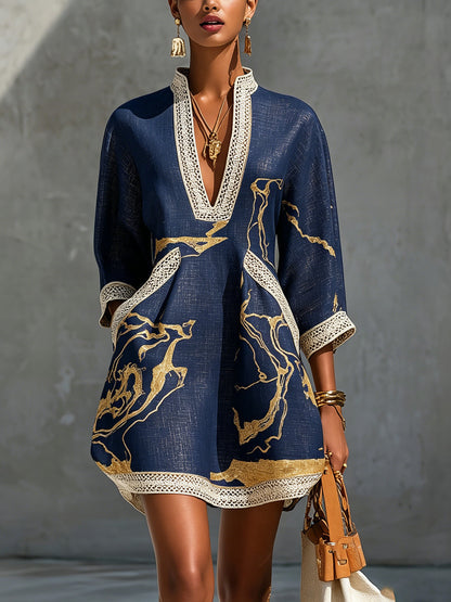 Cosette | Mini-Häkelkleid in Marineblau mit Goldmotiven und V-Ausschnitt