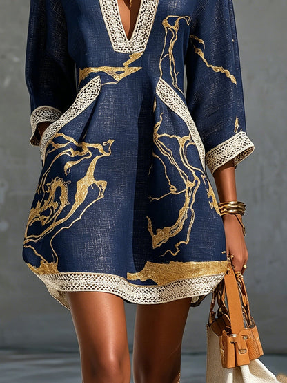 Cosette | Mini-Häkelkleid in Marineblau mit Goldmotiven und V-Ausschnitt
