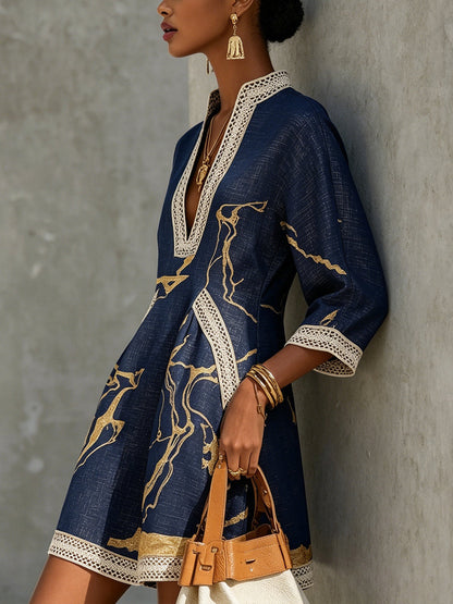Cosette | Mini-Häkelkleid in Marineblau mit Goldmotiven und V-Ausschnitt