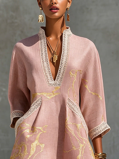 Ninon | Rosa Mini-Häkelkleid mit goldenen Motiven und V-Ausschnitt