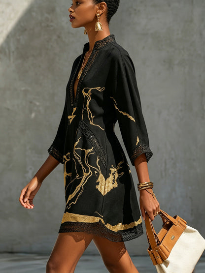 Léonie | Schwarzes Mini-Häkelkleid mit Goldmotiven und V-Ausschnitt